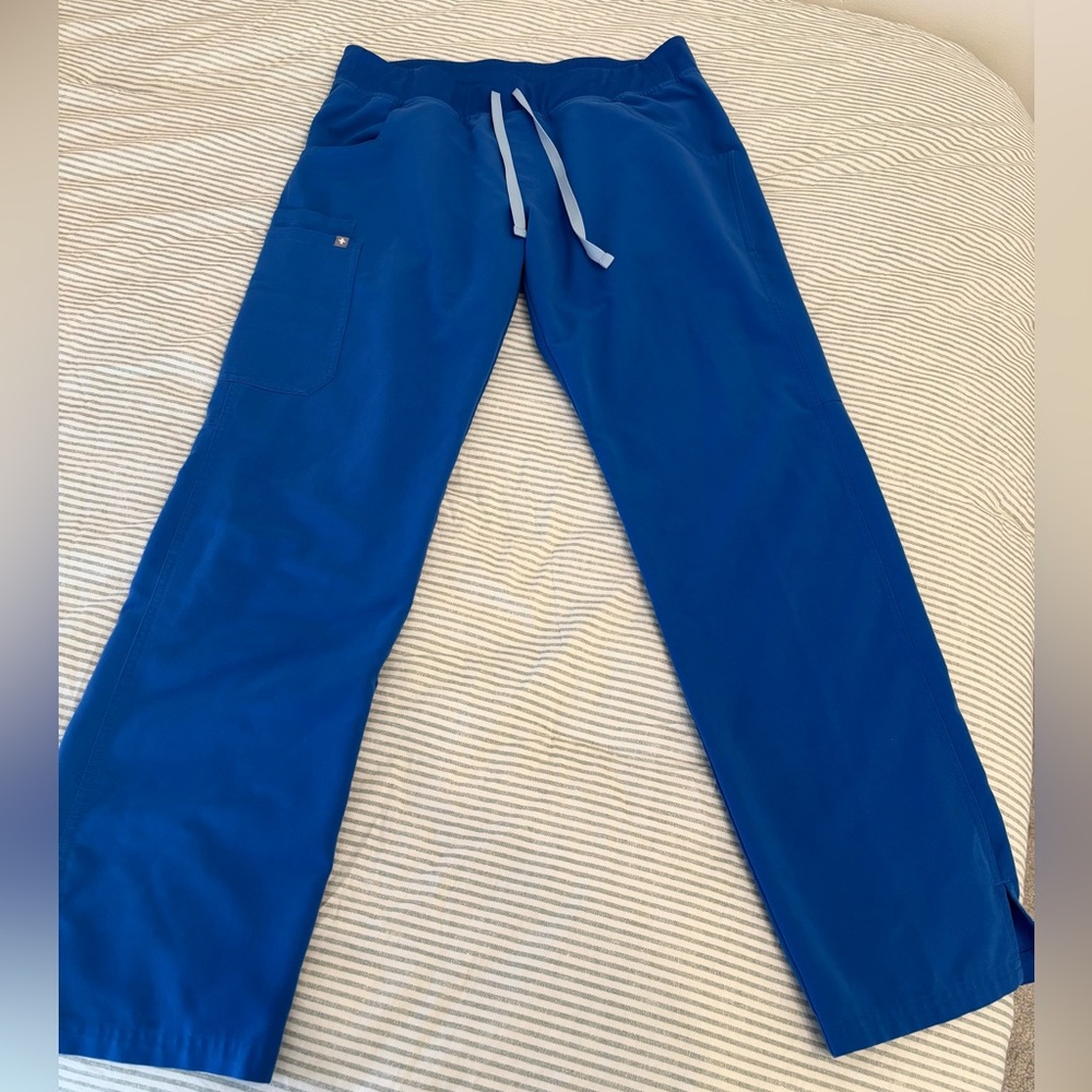 Figs Kade Cargo Scrub Pant
Royal Blue